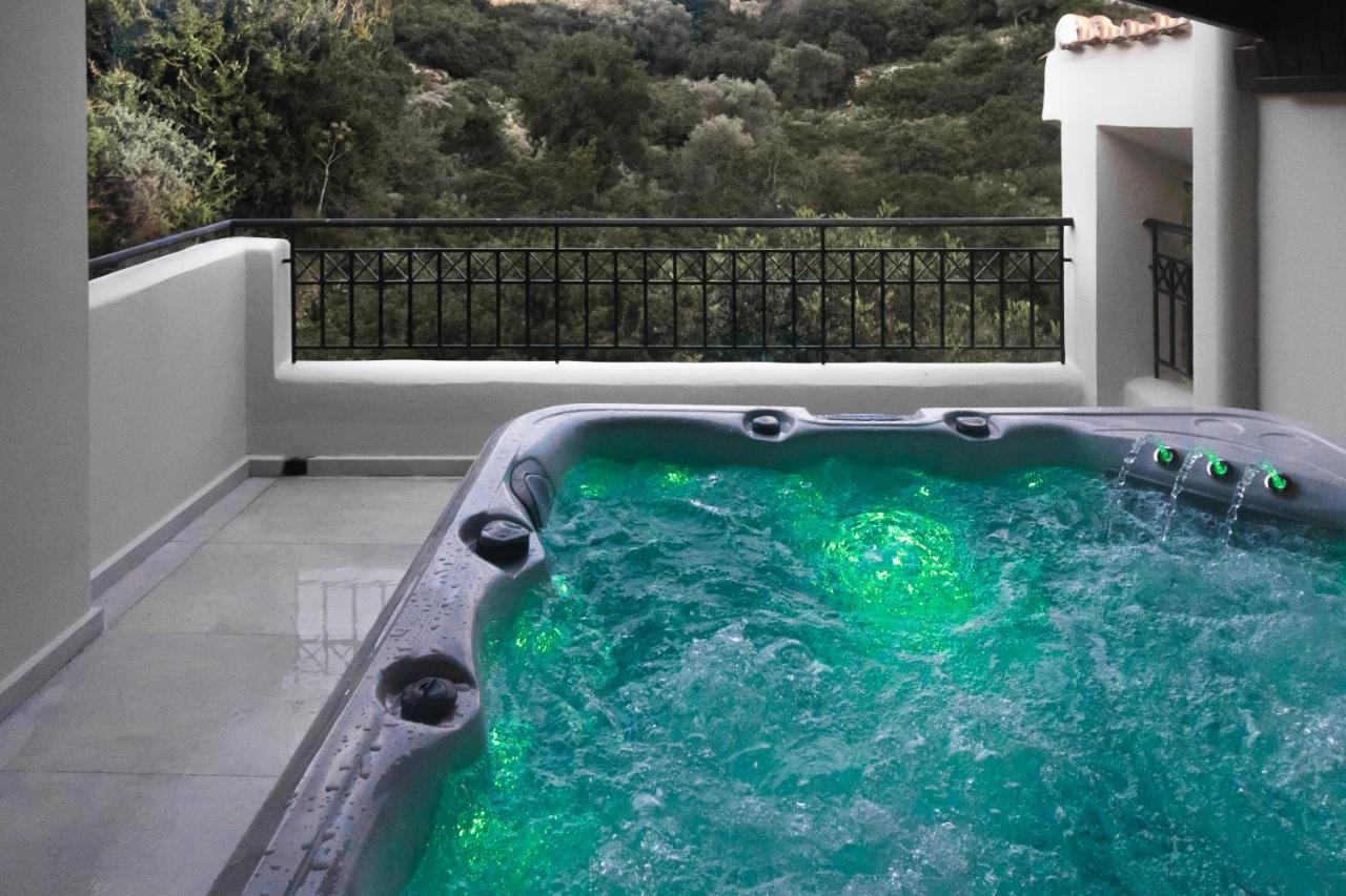 Villa Ventus, 40Sqm Private Pool & Hot Tub! Roussospítion Exteriör bild
