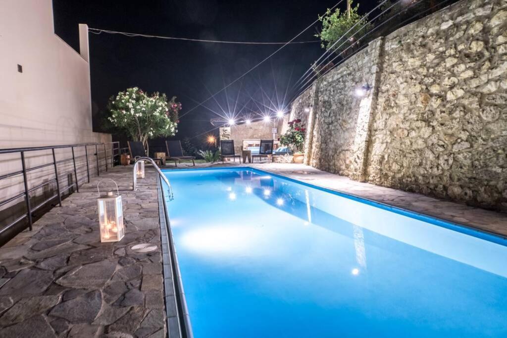 Villa Ventus, 40Sqm Private Pool & Hot Tub! Roussospítion Exteriör bild