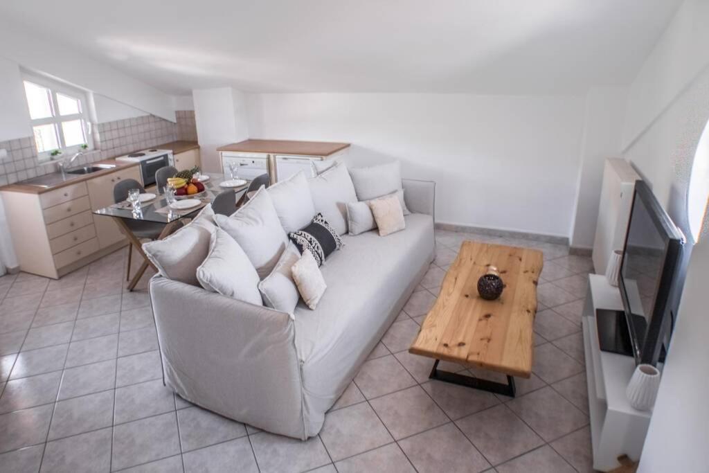 Villa Ventus, 40Sqm Private Pool & Hot Tub! Roussospítion Exteriör bild
