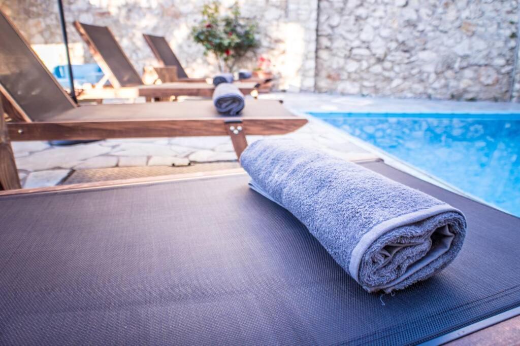 Villa Ventus, 40Sqm Private Pool & Hot Tub! Roussospítion Exteriör bild
